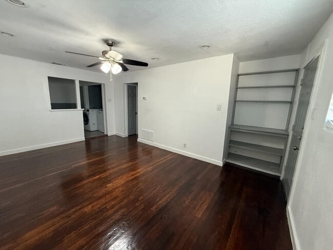 Building Photo - 1910 Escalon Ave