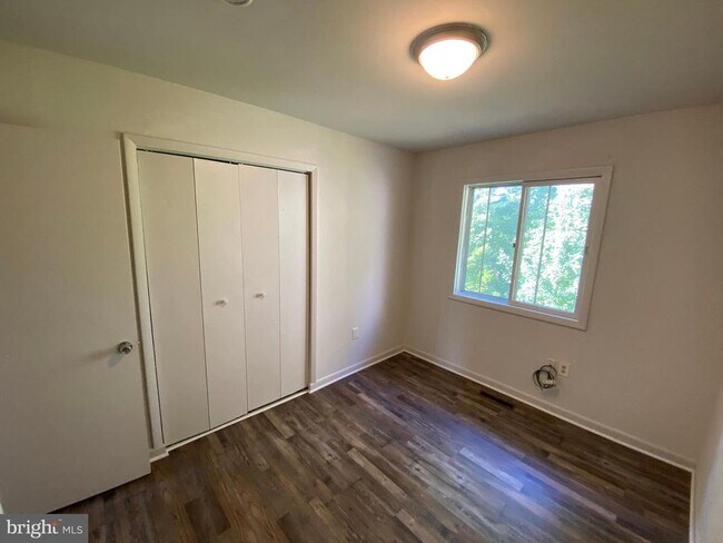 Building Photo - 4249 Normandy Ct