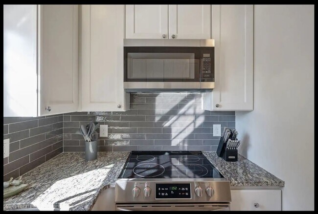 Subway tile backsplash - 1100 Coleman St