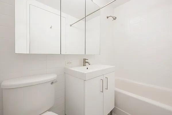 Building Photo - 20 William St