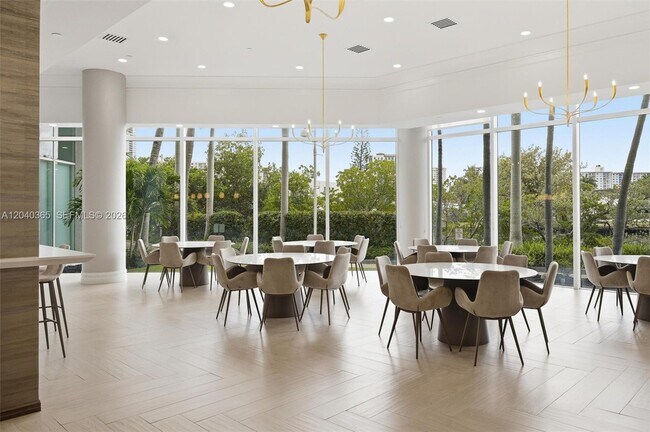 Building Photo - 16500 Collins Ave