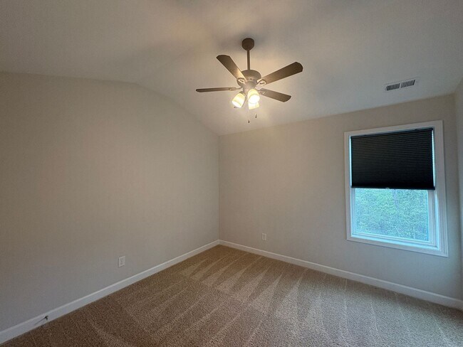 Building Photo - Gorgeous 4 Bed, 2.5 Bath Home in Fayetteville