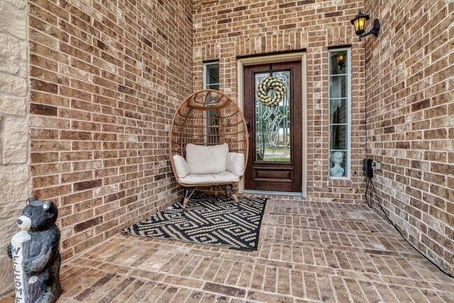 Building Photo - 8602 Briar Oaks Ln