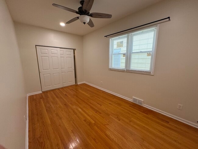 Building Photo - 5146 W Dakin St