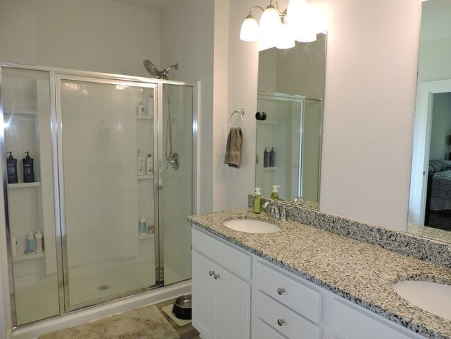 Building Photo - Easy access to shopping, interstate & Navy...