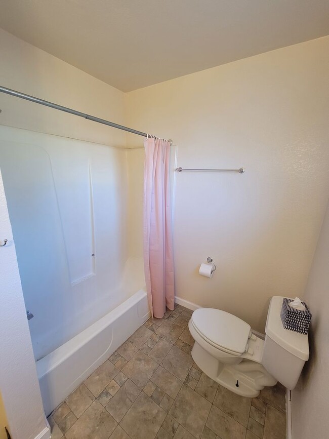 Building Photo - 2 Bedroom 1 Bathroom Home in Corning For R...