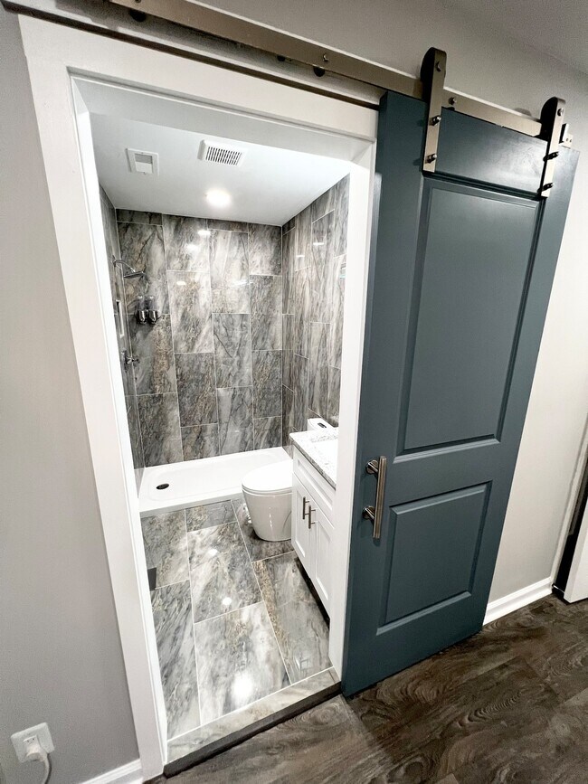 Building Photo - 5569 Pine Gate Dr