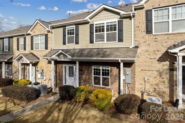 Building Photo - 10439 Benfield Rd