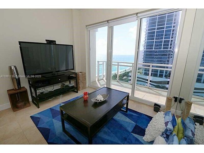 Building Photo - 6917 Collins Ave