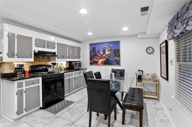 Building Photo - 843 Artwood Rd NE