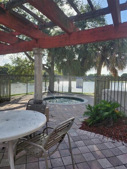 Building Photo - 2494 Centergate Dr