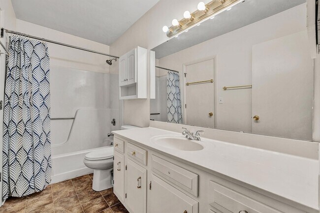 Building Photo - 7007 Oak Ct