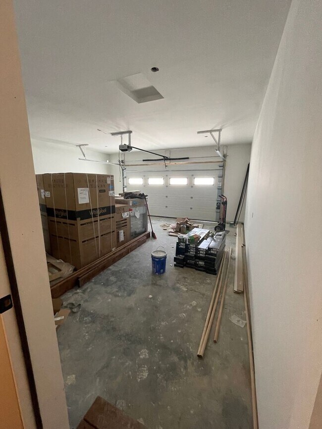 Building Photo - 7404 N Paw St