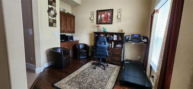 Building Photo - 1001 Llano Trce