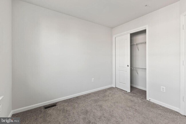 Building Photo - 64 Grant St