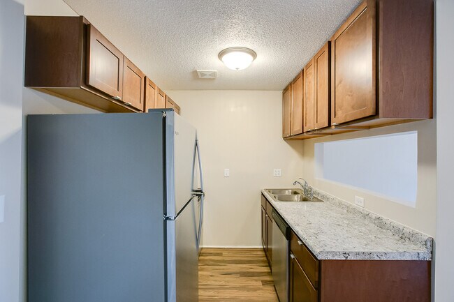 Building Photo - 1337 Arkwright St N