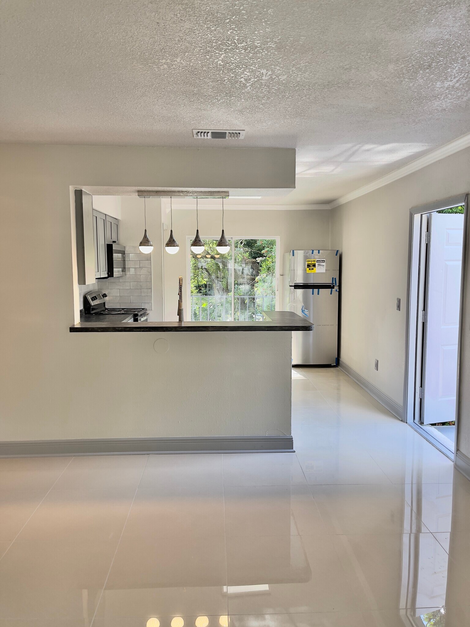 Building Photo - 7917 Lakeshore Dr