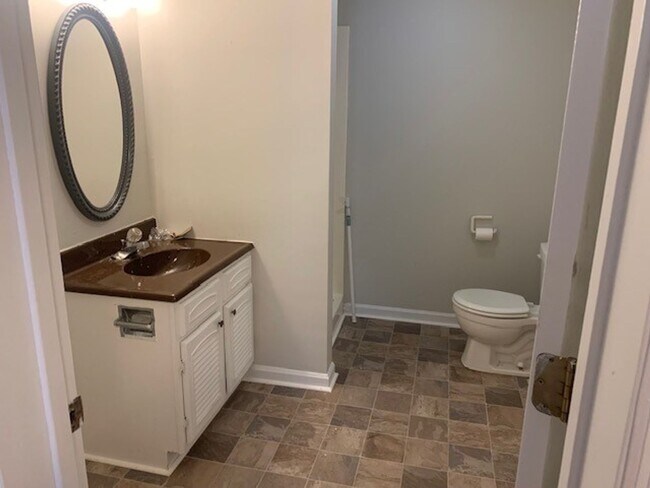 Building Photo - Available July 31st , 2026!!