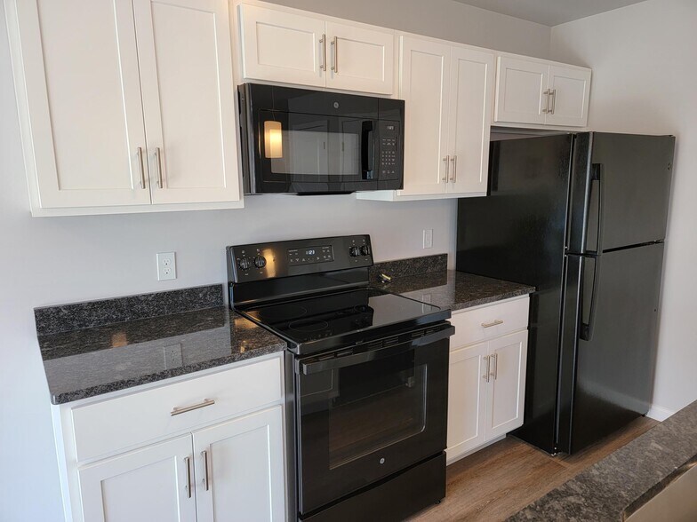 Building Photo - 3 Cobblestone Ct