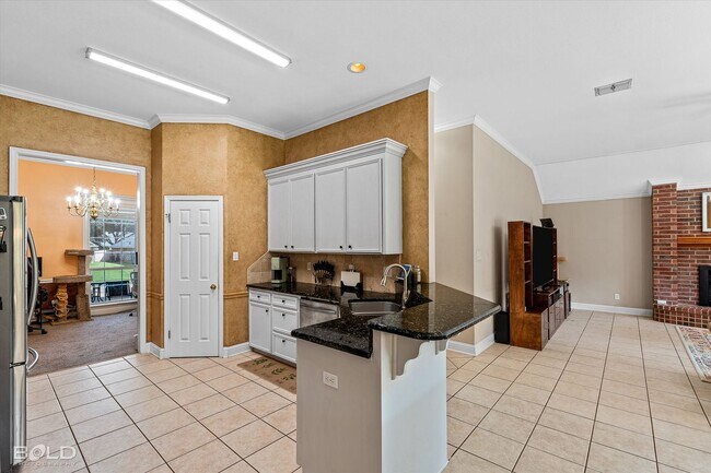 Building Photo - 4 Bedroom 2.5 Bathroom in Stockwell