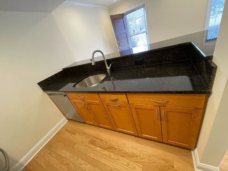 Building Photo - 302 Paine Ct