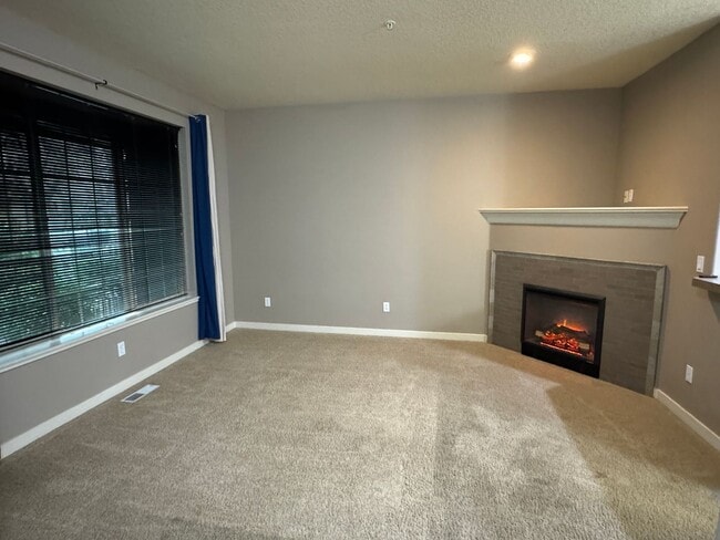 Building Photo - Beautiful 2br/2.5ba Townhome in Arbor Parc...