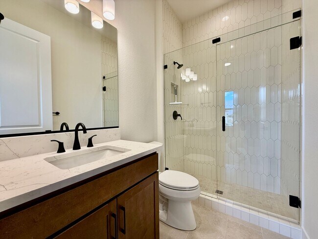Building Photo - GET 2 WEEKS FREE. Luxury Living in Kissing...