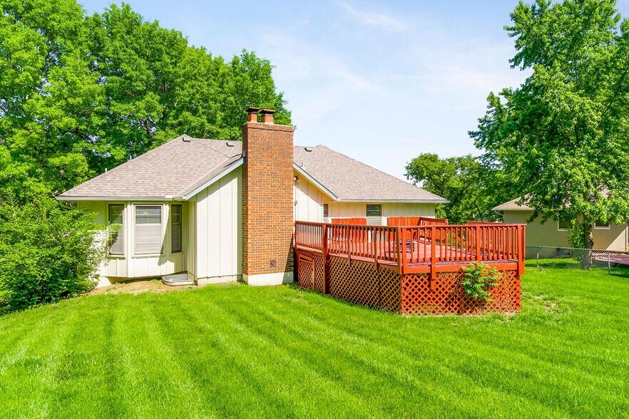 Building Photo - Spacious Shawnee Home Near Mill Creek Stre...