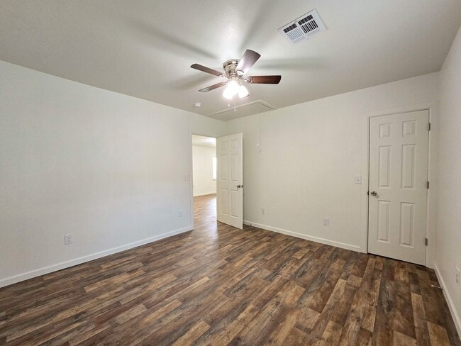 Building Photo - 3 Bedroom, 1 Bath Home in Shawnee!