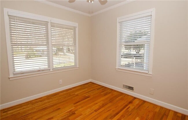 Building Photo - 1910 La Dawn Ln NW