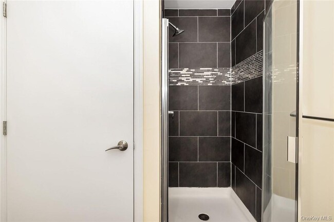 Building Photo - 68 Lake St