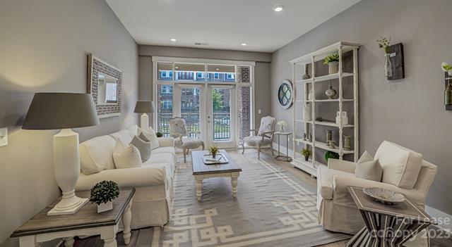 Building Photo - 16408 Holly Crest Ln