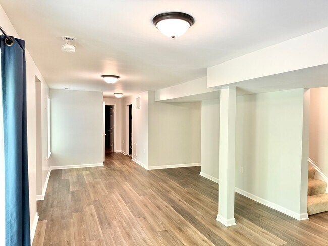 Building Photo - GORGEOUS COLONIAL IN WOODBRIDGE!