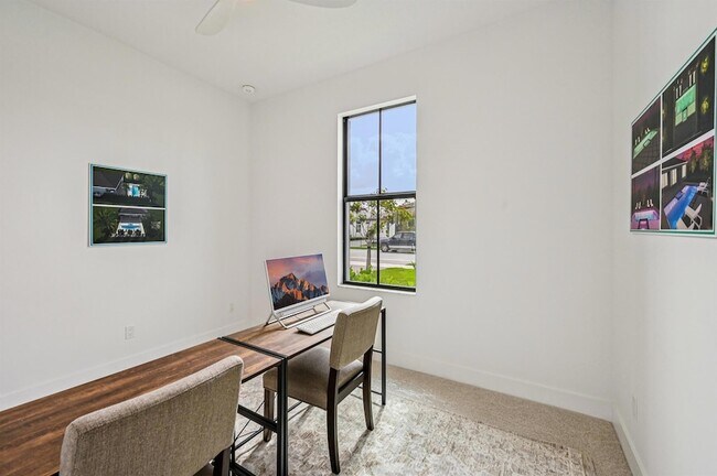 Building Photo - 13621 Le Christine Dr