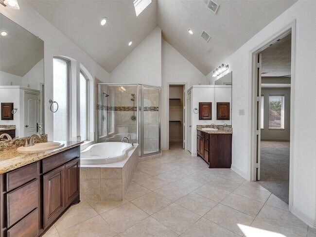 Building Photo - 28003 Iberville Glen Dr