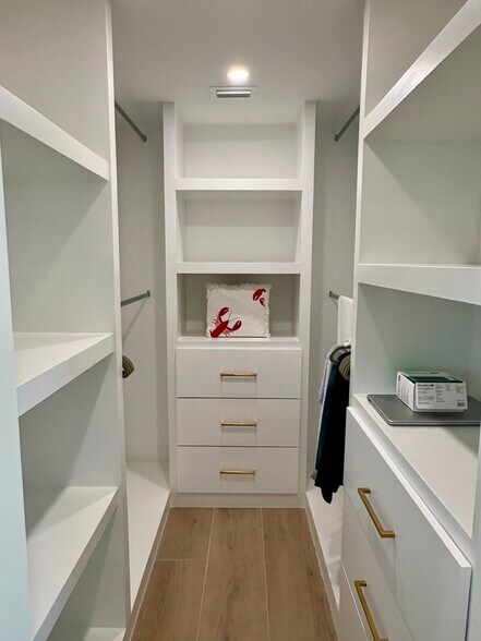 Building Photo - 4440 NE 26th Ave