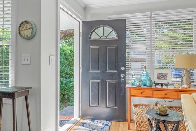 Building Photo - North End