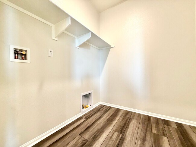 Building Photo - 3 bedroom Solar Home in Heirloom Farms for LEASE!