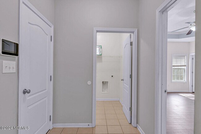 Building Photo - 402 Derrick Dr