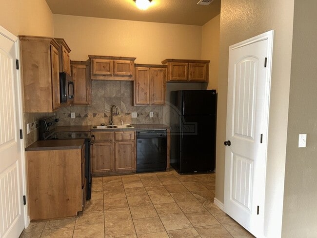 Building Photo - 504 Sladecek Dr