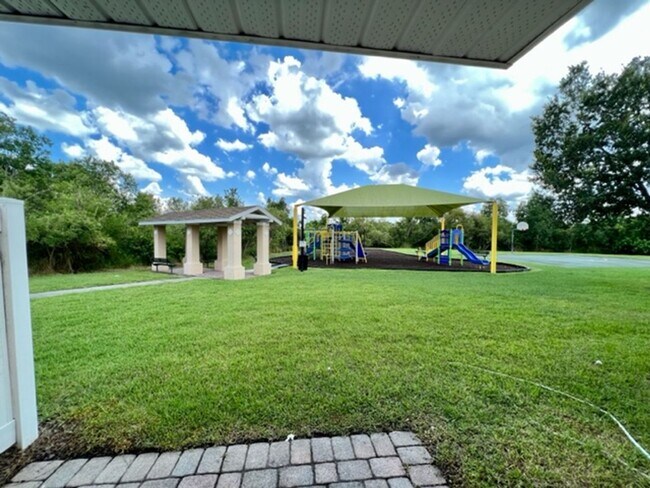 Building Photo - Remodeled Kitchen!! Wonderful Avalon Park-...