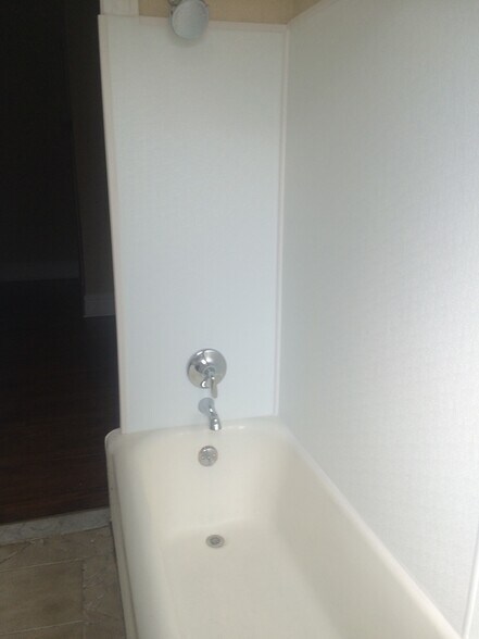 bathroom - 2668 Nebraska Ave