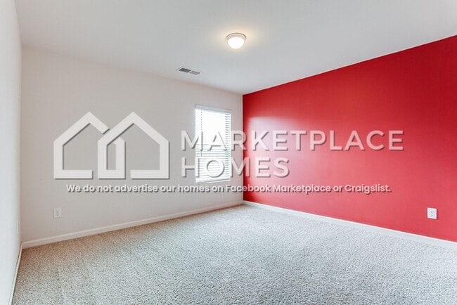 Building Photo - 484 Emporia Loop