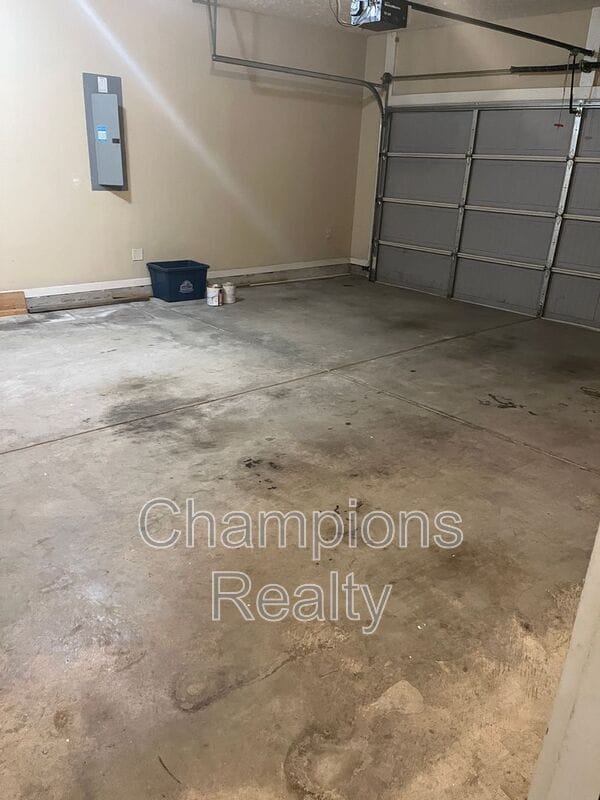 Building Photo - 5766 Olivia Ln