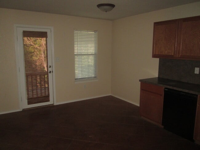 Building Photo - 912 Carla Kay Dr