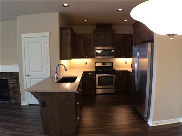 Building Photo - 3 Bedroom / 2.5 Bathroom Townhouse in McCa...