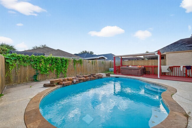 Building Photo - 12731 Heather Landing Ln