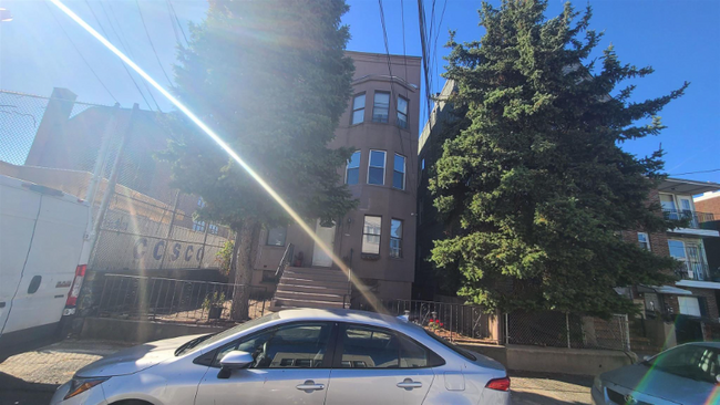 Building Photo - 165 Clendenny Ave