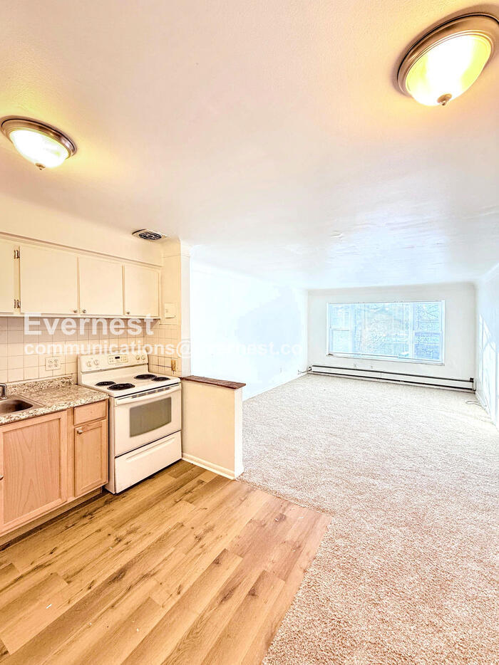 Building Photo - 15601 Schoolcraft Rd