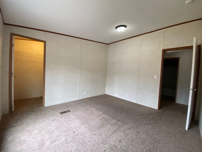 Building Photo - Great location on Monkey Island at Grand Lake!